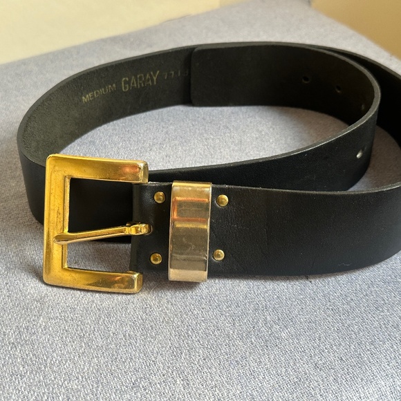 Garay Black Leather Belt, Curved, Gold-tone buckle, Medium, Wide, Unworn - Picture 1 of 12